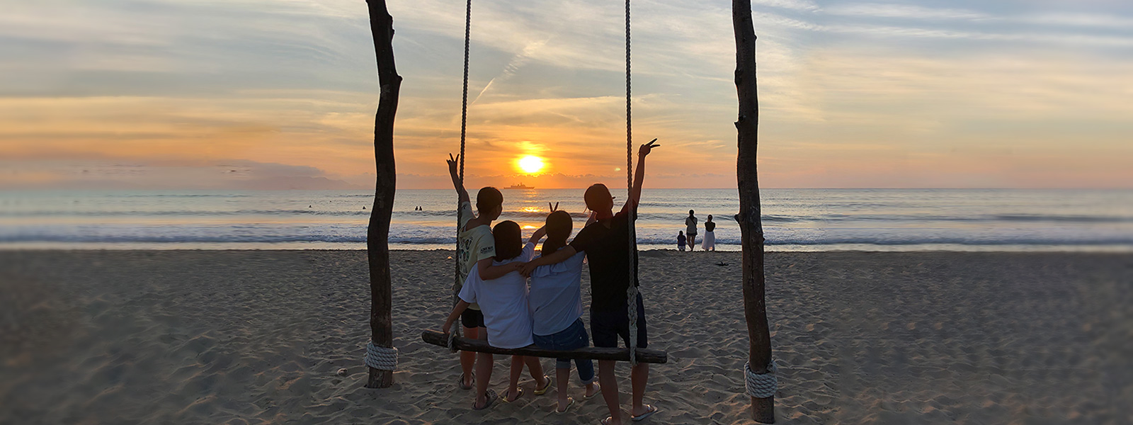 サンセットビーチ夕日ヶ浦海岸ぶらんこゆらり